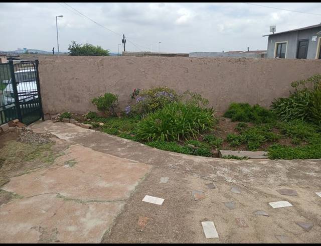 2 BEDROOM HOUSE FOR SALE IN ORLANDO WEST